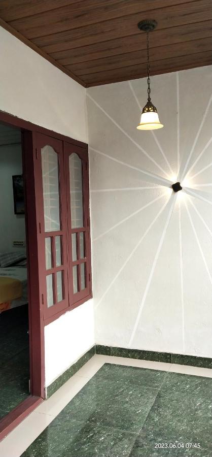 Floral Homestay Thekkady Esterno foto